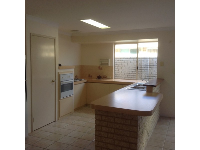 19 Lakes Crescent, South Yunderup WA 6208