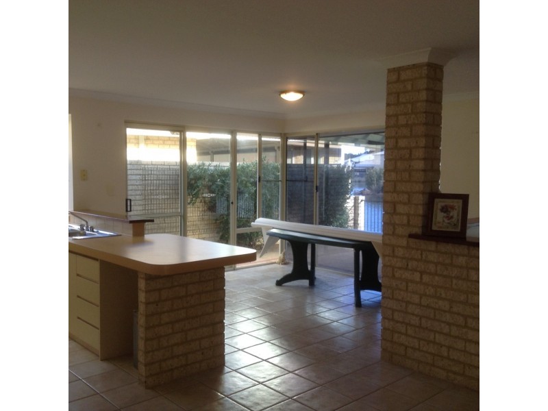 19 Lakes Crescent, South Yunderup WA 6208