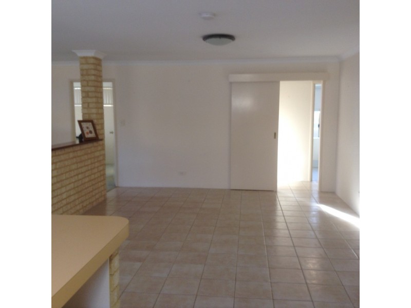19 Lakes Crescent, South Yunderup WA 6208