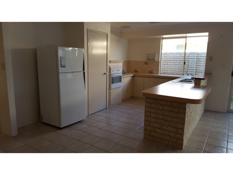 19 Lakes Crescent, South Yunderup WA 6208