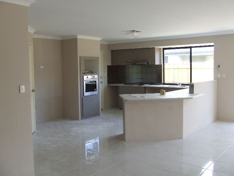 4 Marsdenia Road, Halls Head WA 6210
