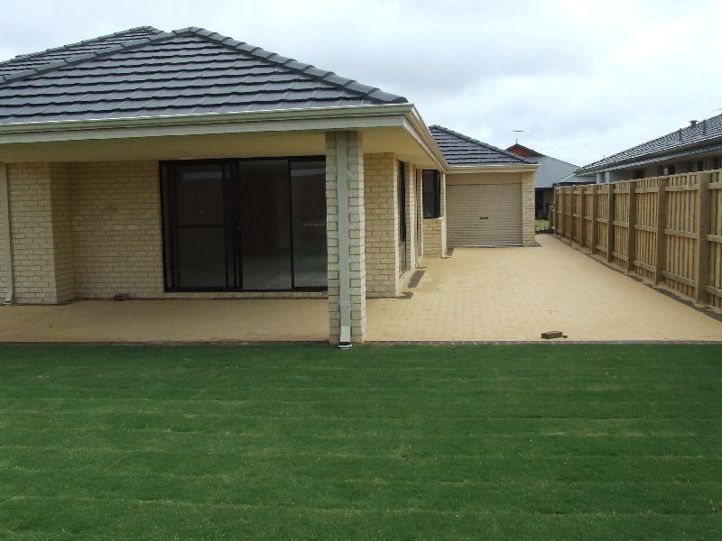 4 Marsdenia Road, Halls Head WA 6210