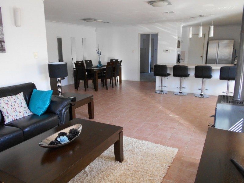 90 Leslie Street, Dudley Park WA 6210