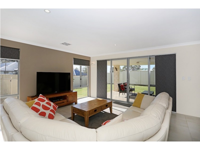 24 Garcia Loop, Lakelands WA 6180