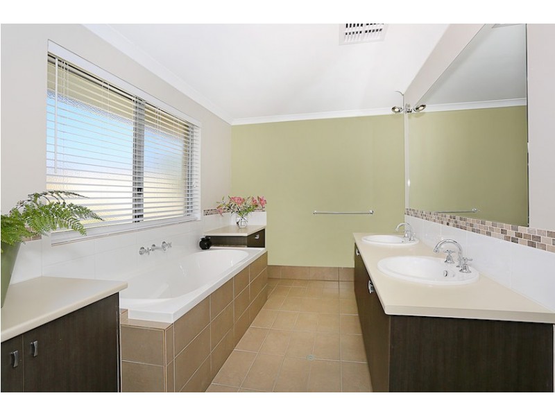 24 Garcia Loop, Lakelands WA 6180