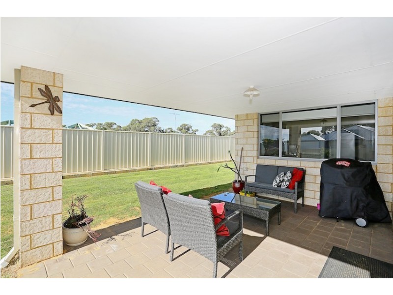 24 Garcia Loop, Lakelands WA 6180