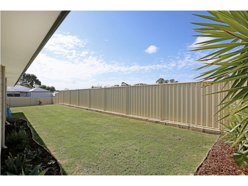 24 Garcia Loop, Lakelands WA 6180