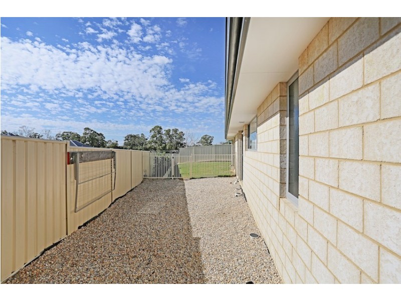 24 Garcia Loop, Lakelands WA 6180