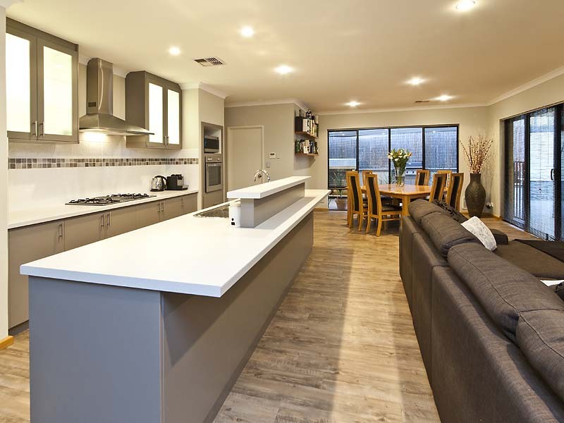 10 Orania Pass, Halls Head WA 6210