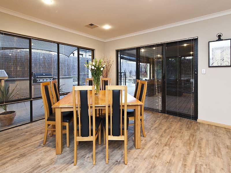 10 Orania Pass, Halls Head WA 6210