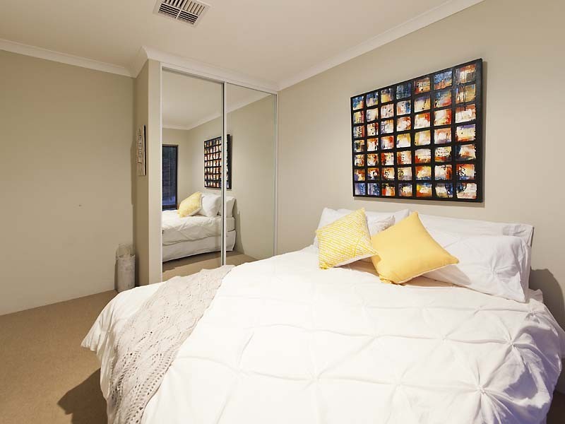 10 Orania Pass, Halls Head WA 6210