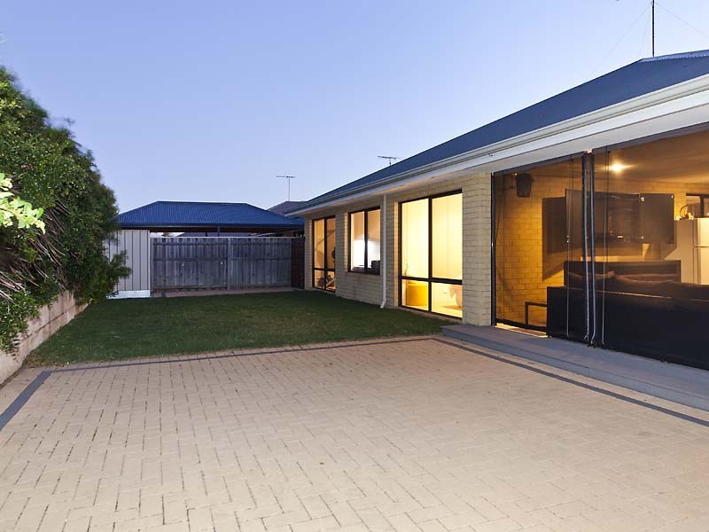 10 Orania Pass, Halls Head WA 6210