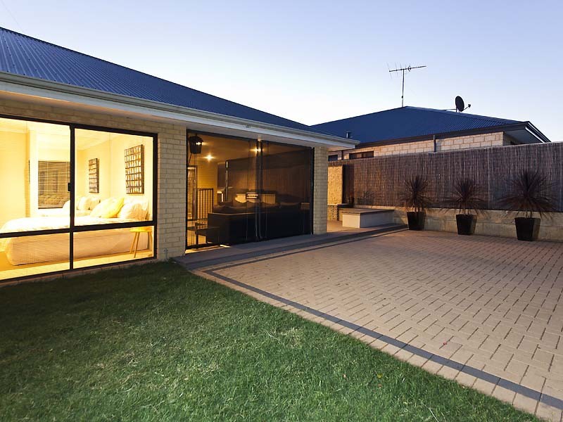 10 Orania Pass, Halls Head WA 6210