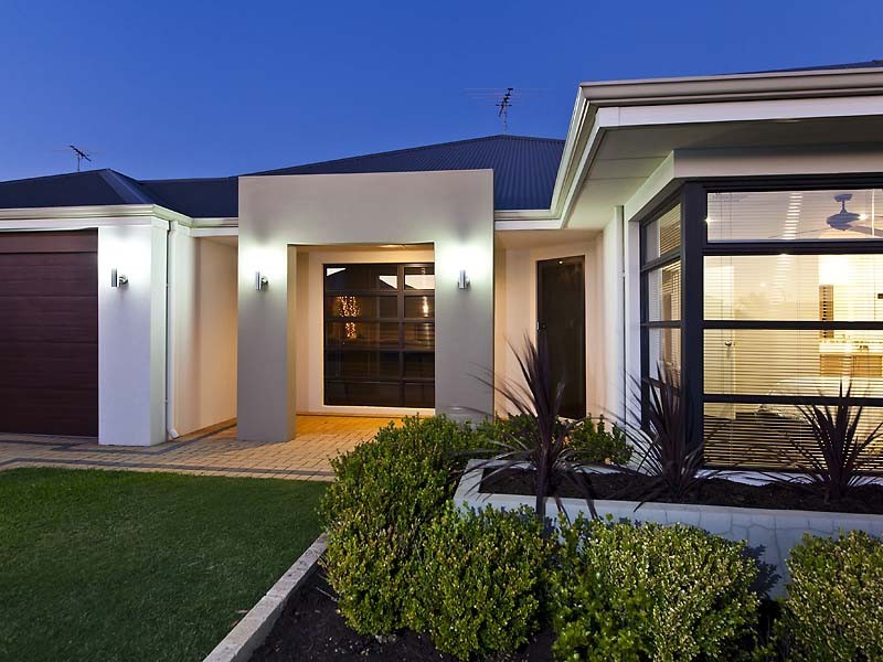 10 Orania Pass, Halls Head WA 6210