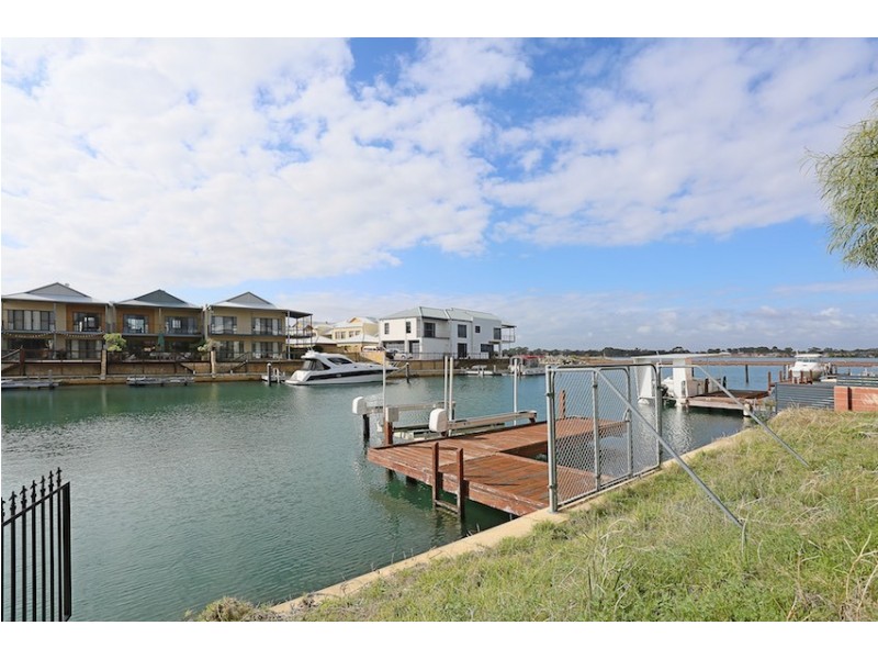 25 Fistina Ramble, Halls Head WA 6210