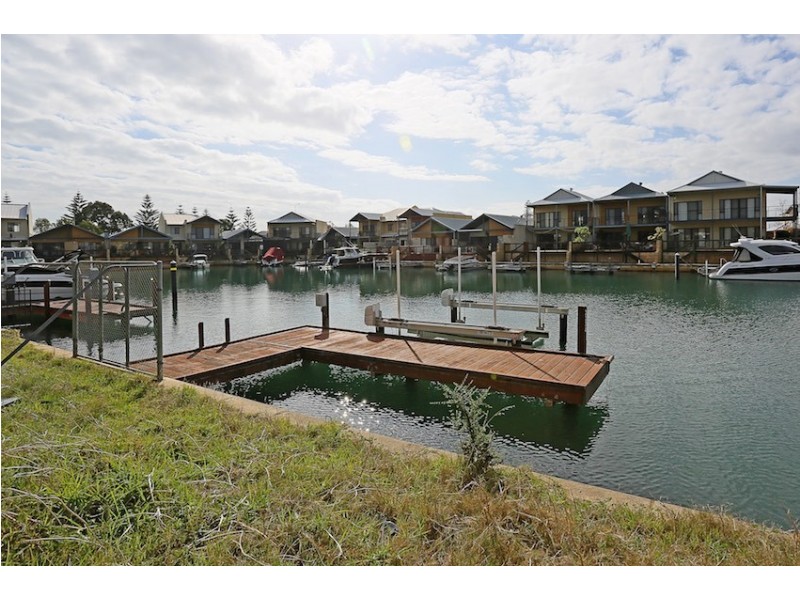 25 Fistina Ramble, Halls Head WA 6210