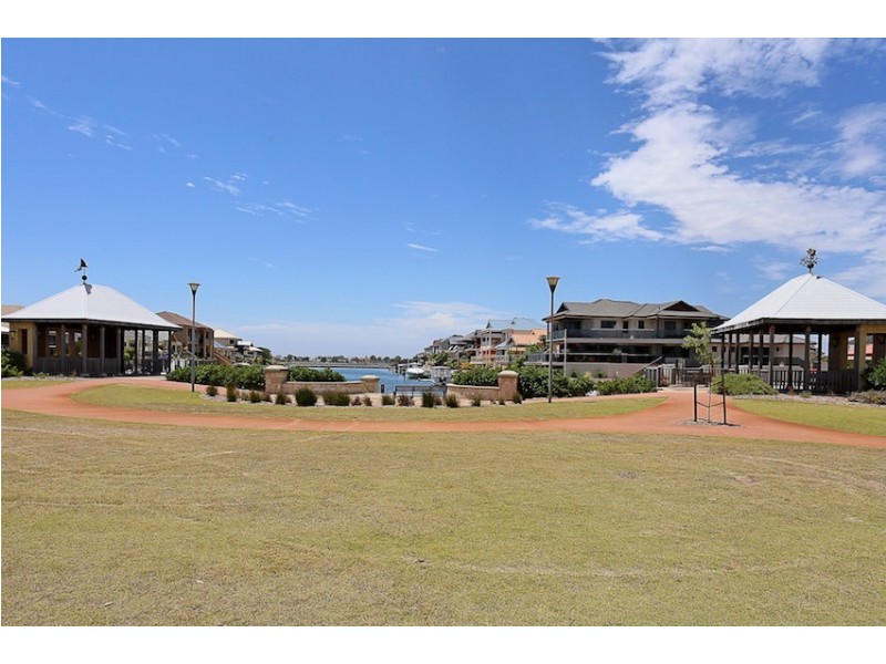 25 Fistina Ramble, Halls Head WA 6210