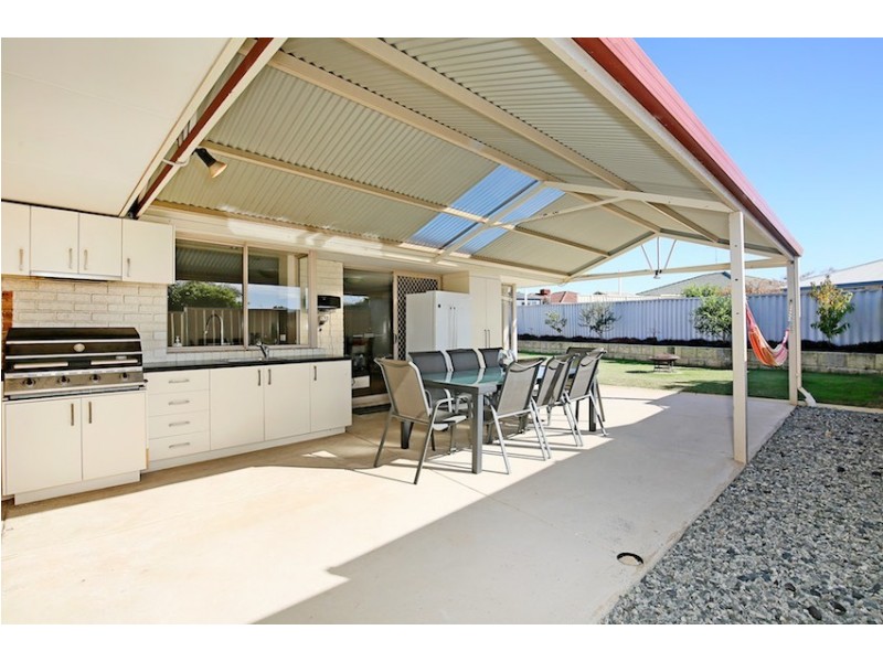 7 Willmott Close, Halls Head WA 6210