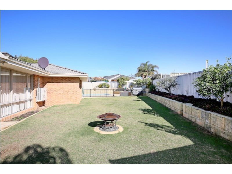 7 Willmott Close, Halls Head WA 6210