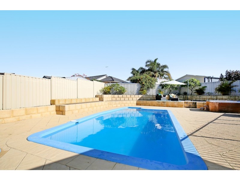 7 Willmott Close, Halls Head WA 6210