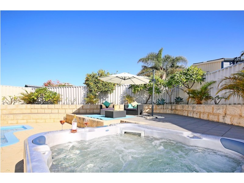 7 Willmott Close, Halls Head WA 6210