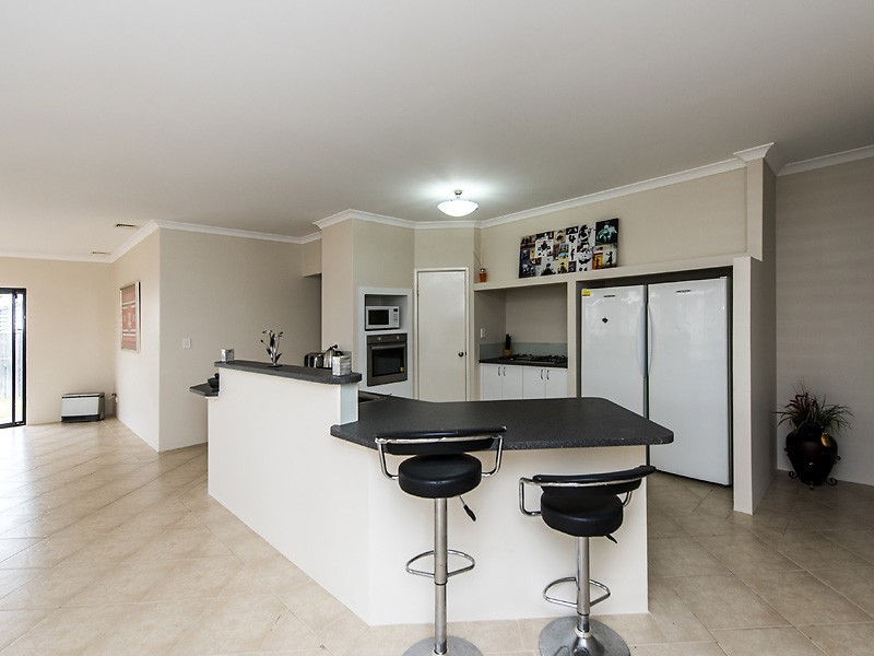 5 Varia Way, Halls Head WA 6210