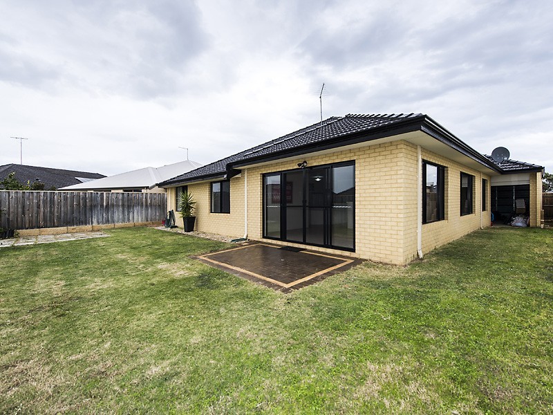 5 Varia Way, Halls Head WA 6210