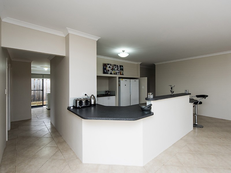 5 Varia Way, Halls Head WA 6210