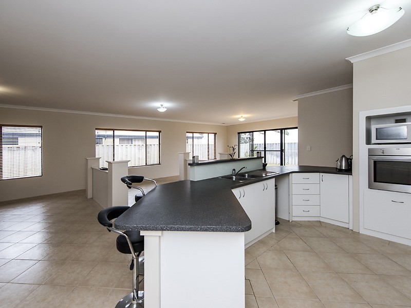 5 Varia Way, Halls Head WA 6210