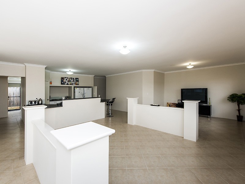 5 Varia Way, Halls Head WA 6210