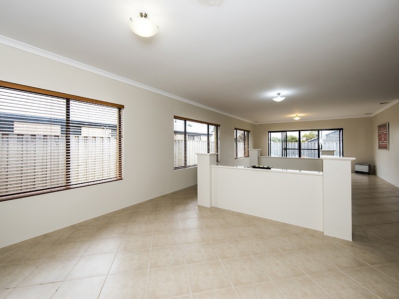 5 Varia Way, Halls Head WA 6210