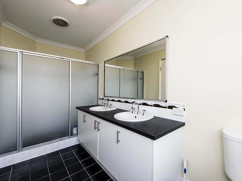 5 Varia Way, Halls Head WA 6210