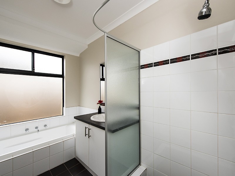 5 Varia Way, Halls Head WA 6210