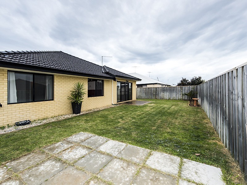 5 Varia Way, Halls Head WA 6210