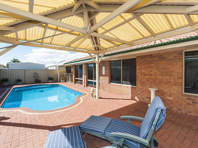 19 Cuvier Place, San Remo WA 6210