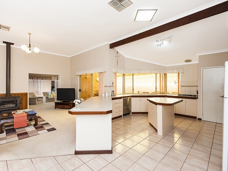 19 Cuvier Place, San Remo WA 6210