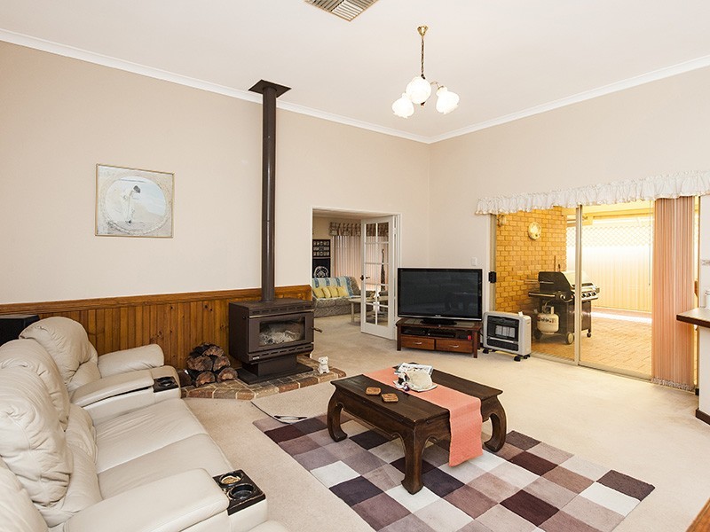 19 Cuvier Place, San Remo WA 6210