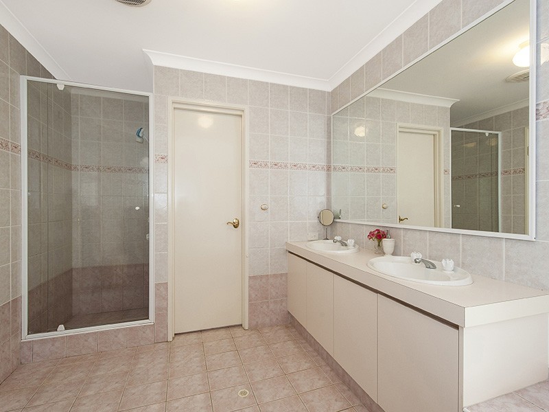 19 Cuvier Place, San Remo WA 6210