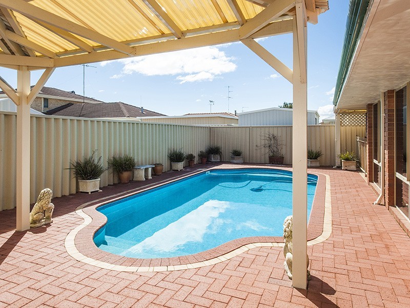 19 Cuvier Place, San Remo WA 6210