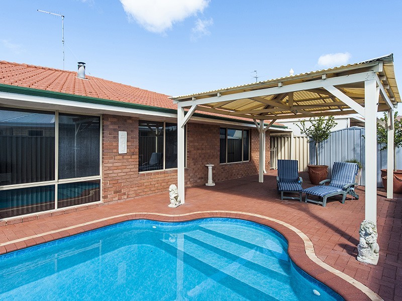 19 Cuvier Place, San Remo WA 6210