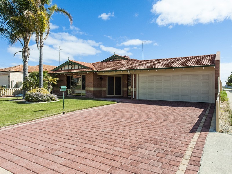 19 Cuvier Place, San Remo WA 6210