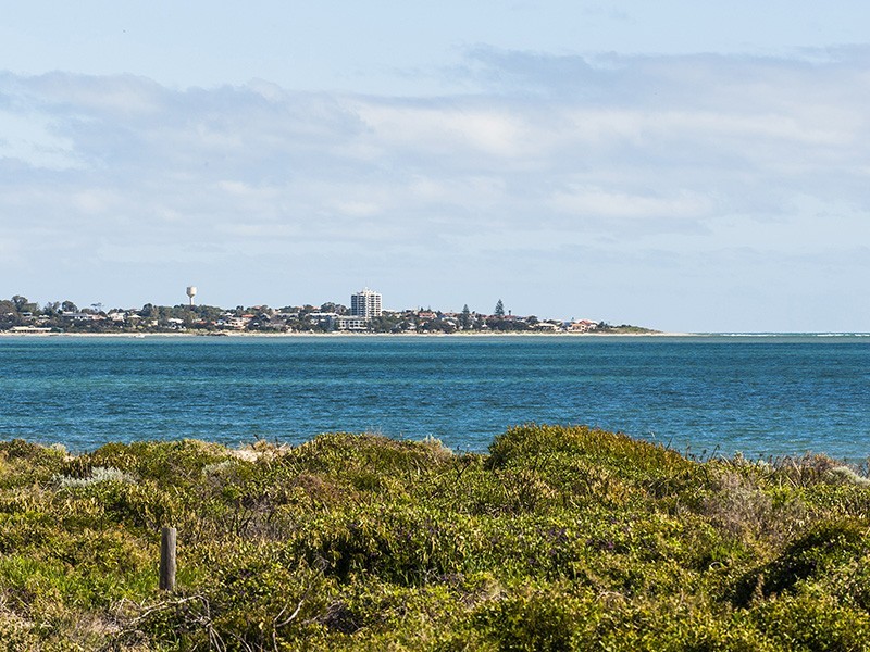 19 Cuvier Place, San Remo WA 6210