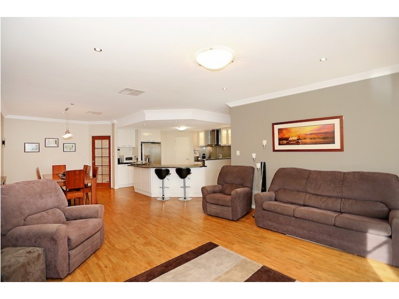 16 Shelduck Way, Dudley Park WA 6210