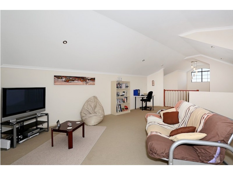 16 Shelduck Way, Dudley Park WA 6210