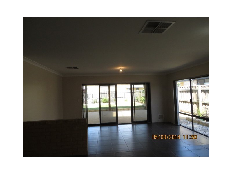 213 Peelwood Parade, Halls Head WA 6210