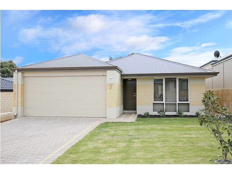 7 Kendale Way, Meadow Springs WA 6210