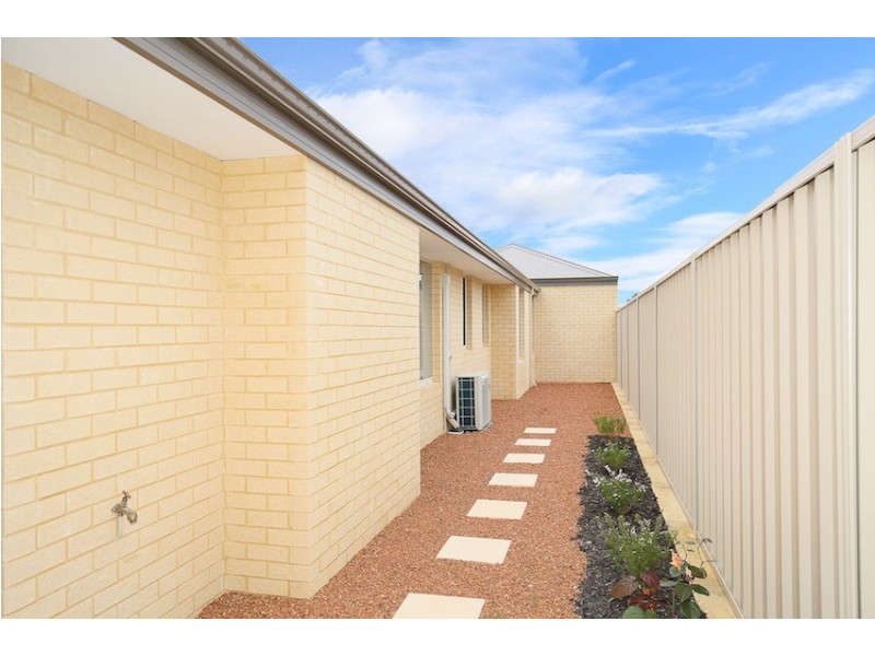 7 Kendale Way, Meadow Springs WA 6210
