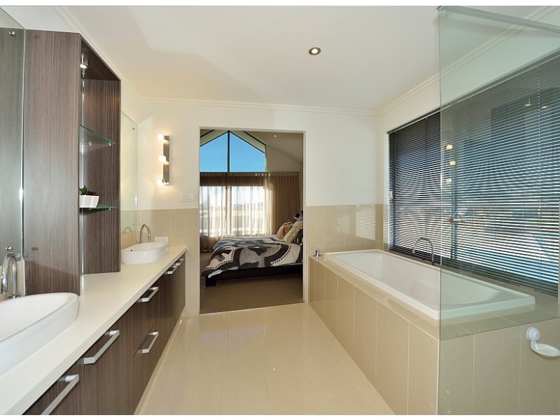 5 Acerosa Boulevard, Halls Head WA 6210