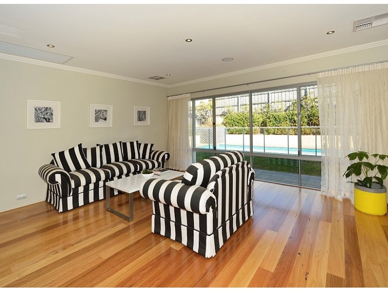 5 Acerosa Boulevard, Halls Head WA 6210