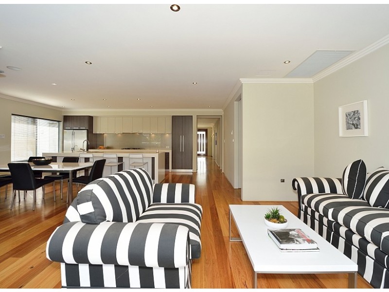 5 Acerosa Boulevard, Halls Head WA 6210